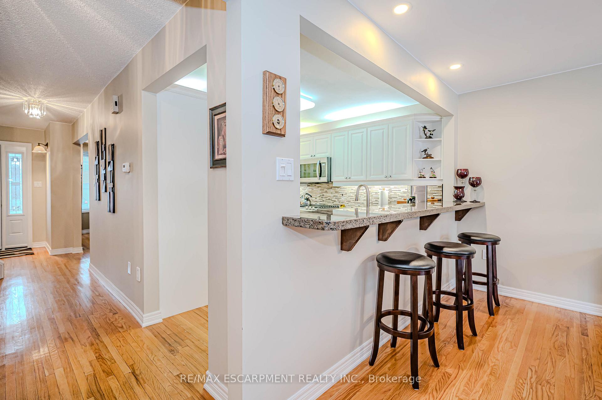 Photo 5 of 2187 Melissa Crescent, Burlington, Brant Hills — HOMEH