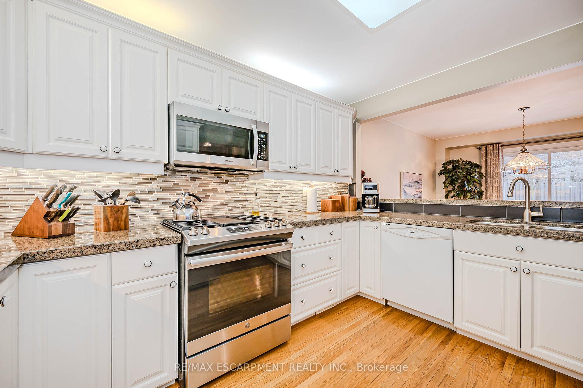 Photo 8 of 2187 Melissa Crescent, Burlington, Brant Hills — HOMEH