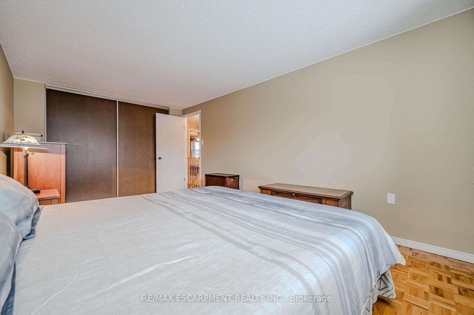 Photo 17 of 2187 Melissa Crescent, Burlington, Brant Hills — HOMEH