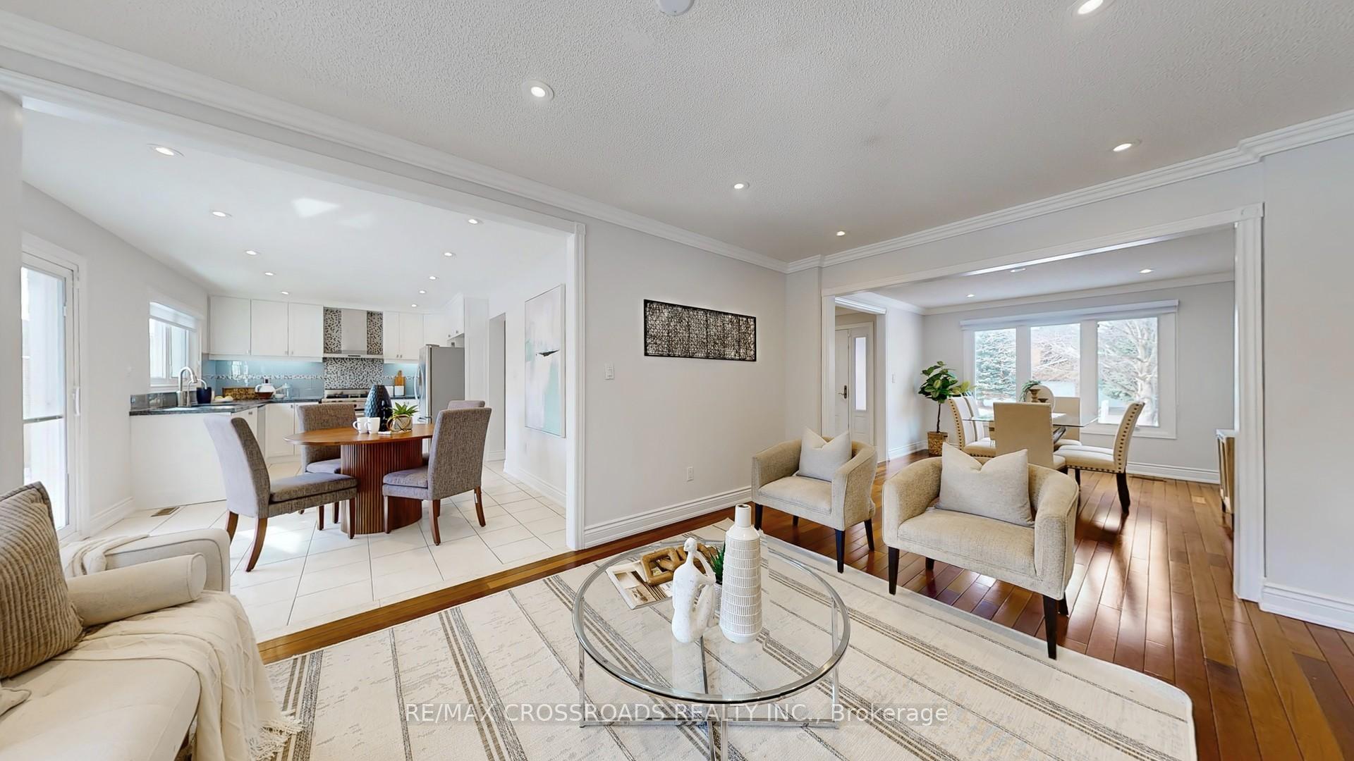 Photo 8 of 177 Findhorn Crescent, Vaughan, Maple — HOMEH