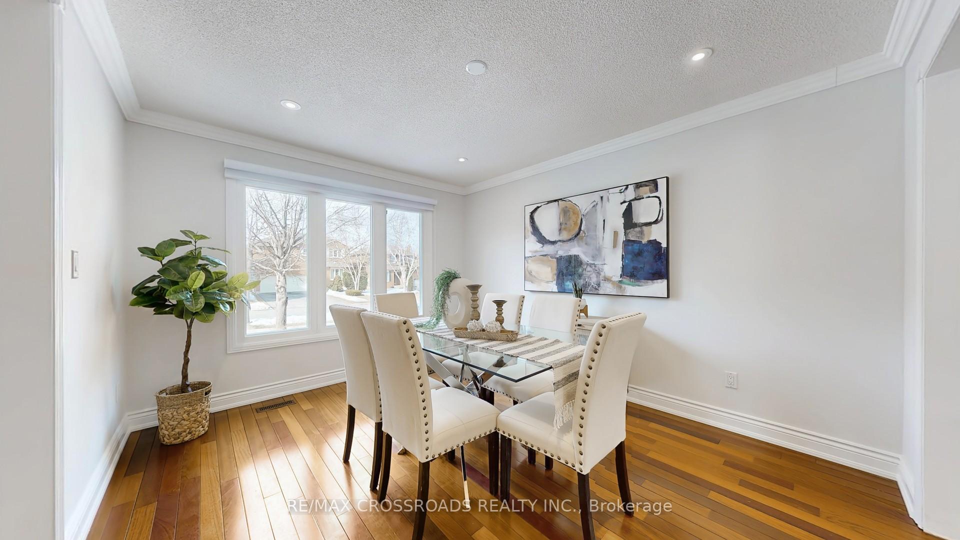 Photo 9 of 177 Findhorn Crescent, Vaughan, Maple — HOMEH