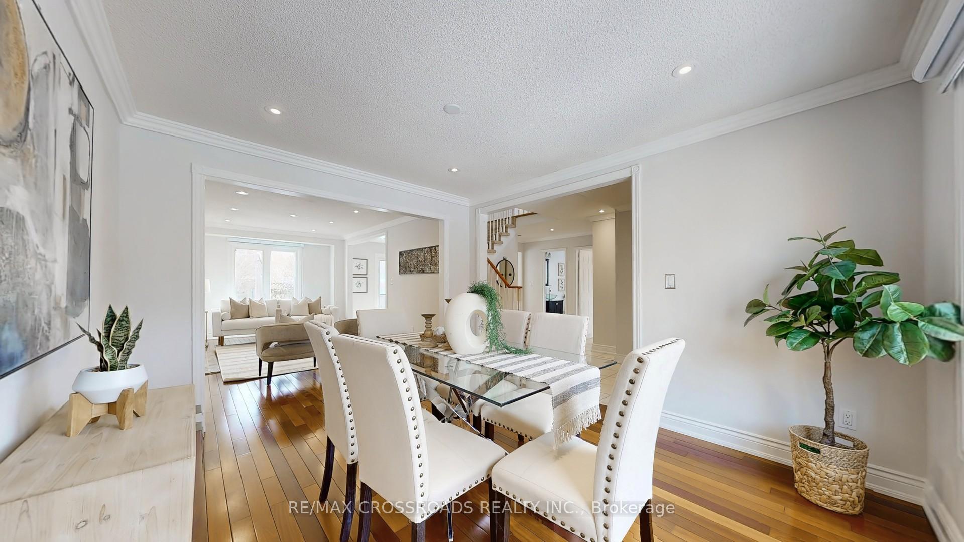 Photo 10 of 177 Findhorn Crescent, Vaughan, Maple — HOMEH
