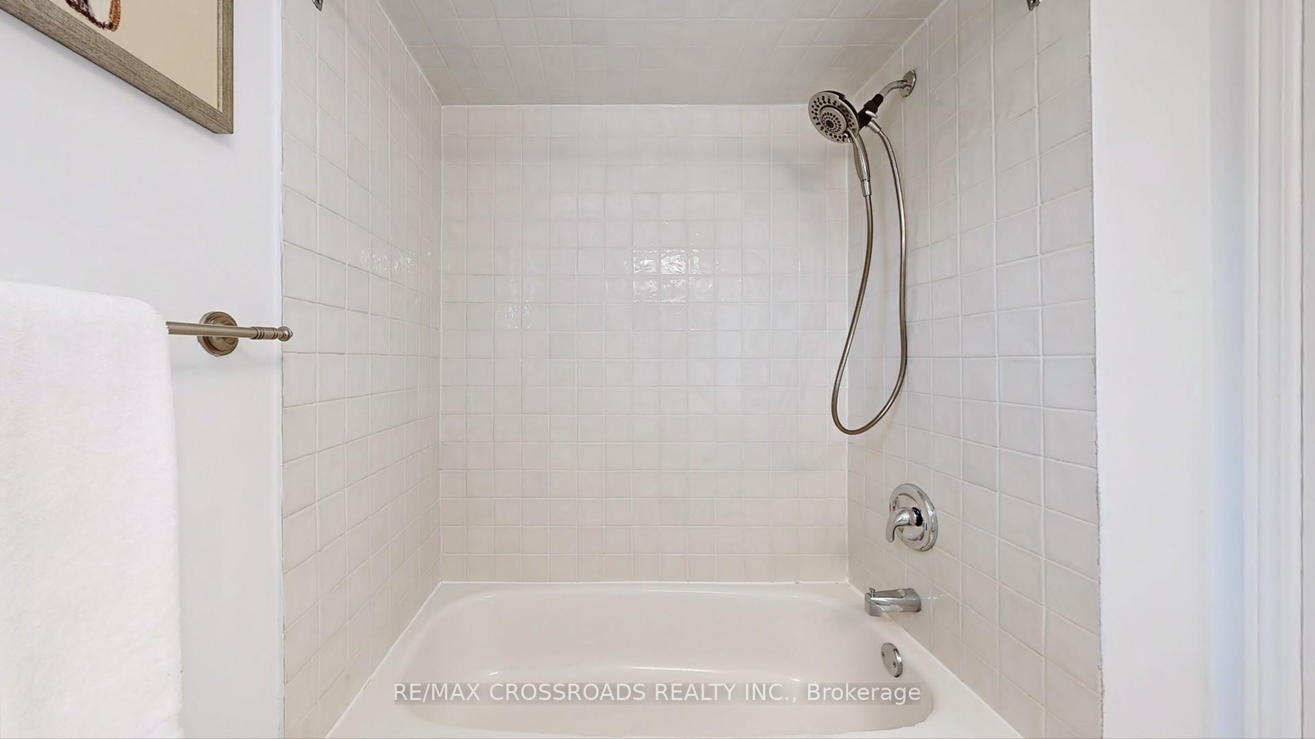 Photo 20 of 177 Findhorn Crescent, Vaughan, Maple — HOMEH