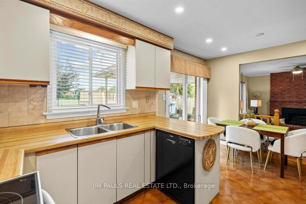 Photo 16 of 64 Abbot Drive, Hamilton, Burkholme — HOMEH