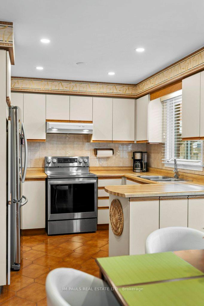 Photo 22 of 64 Abbot Drive, Hamilton, Burkholme — HOMEH
