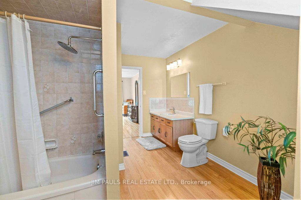 Photo 26 of 64 Abbot Drive, Hamilton, Burkholme — HOMEH