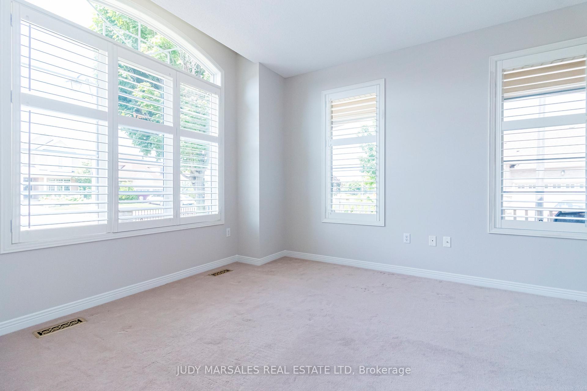 Photo 7 of Unit 34, 4400 Millcroft Park Drive, Burlington, Rose — HOMEH