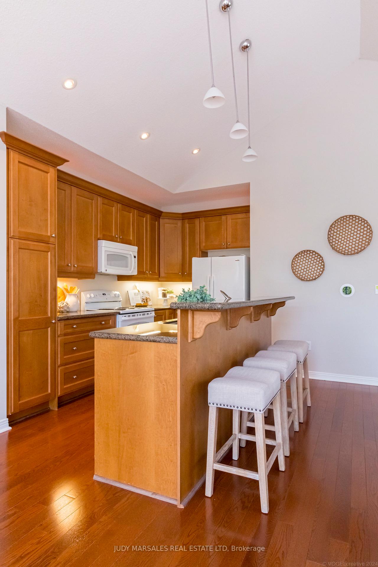 Photo 16 of Unit 34, 4400 Millcroft Park Drive, Burlington, Rose — HOMEH
