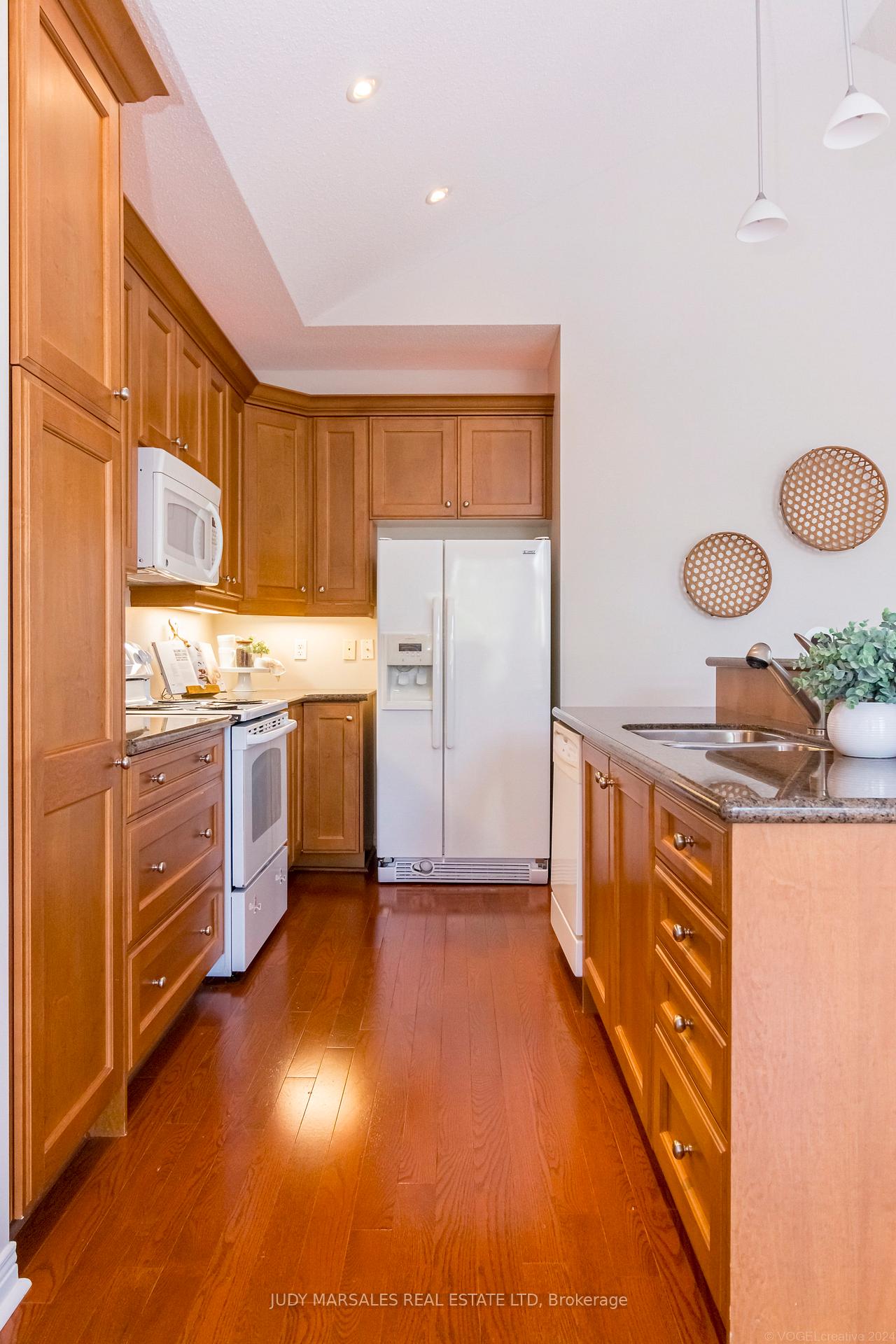 Photo 17 of Unit 34, 4400 Millcroft Park Drive, Burlington, Rose — HOMEH