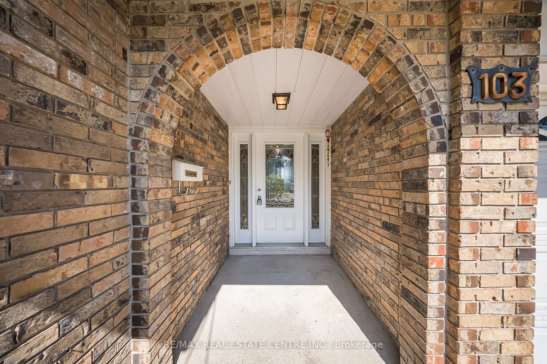 Photo 2 of 103 Forest Hill Crescent, Hamilton, Red Hill — HOMEH