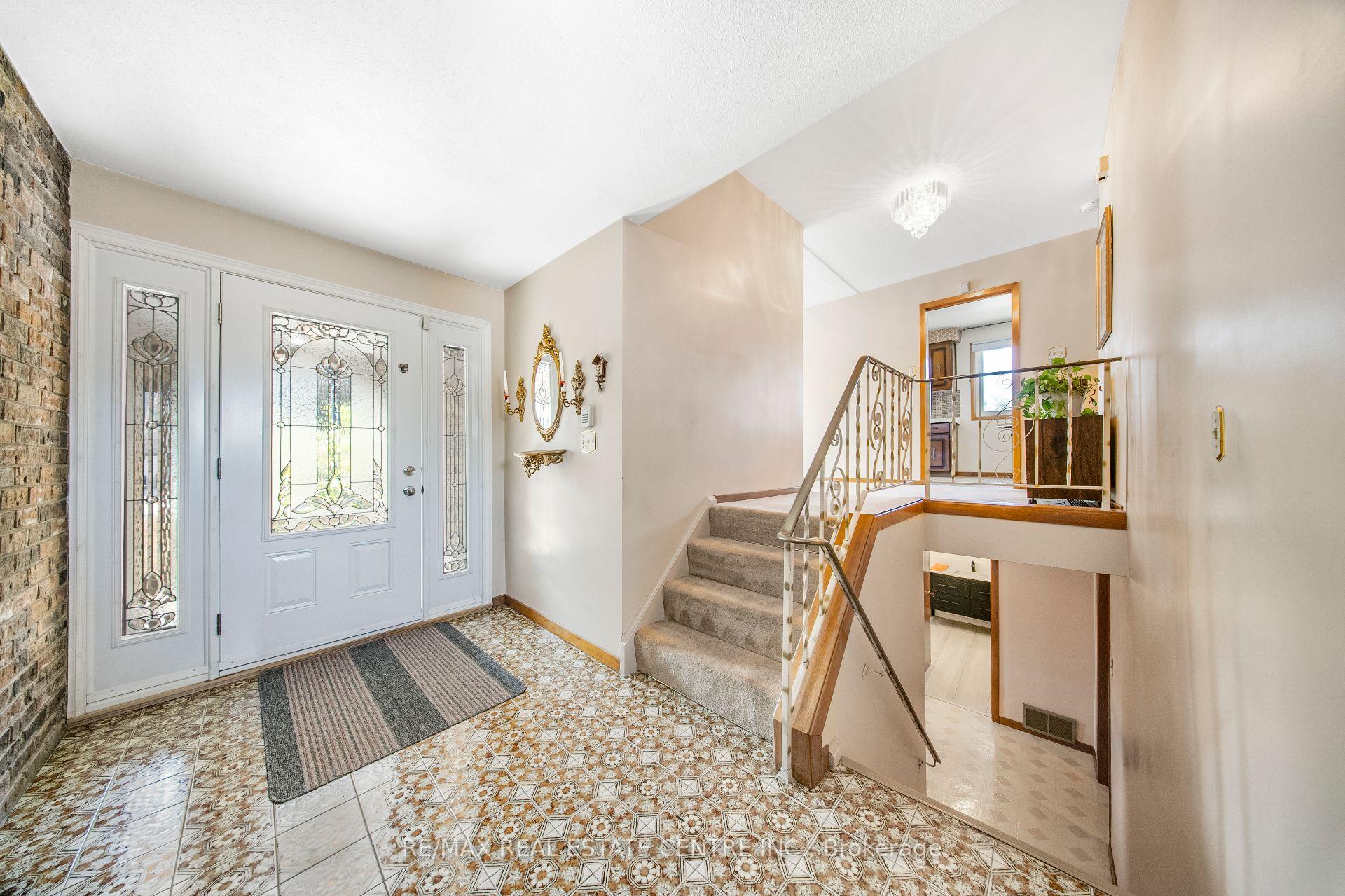 Photo 5 of 103 Forest Hill Crescent, Hamilton, Red Hill — HOMEH