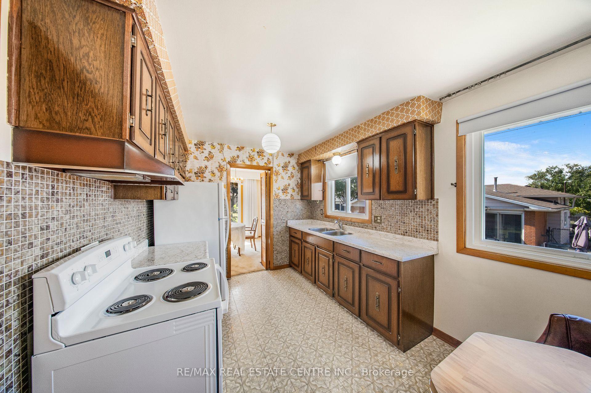 Photo 11 of 103 Forest Hill Crescent, Hamilton, Red Hill — HOMEH