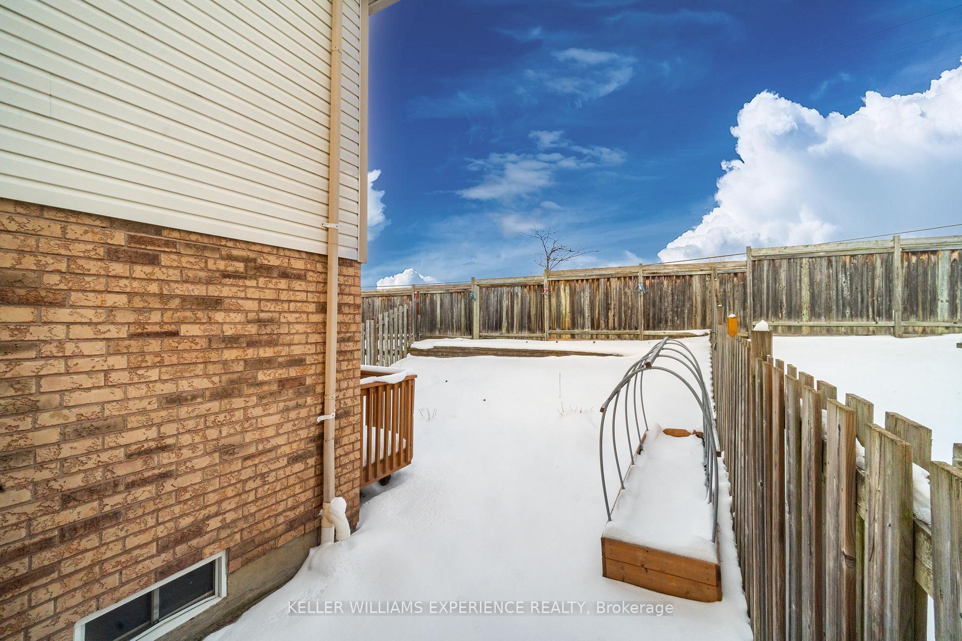 Photo 6 of 59 Hawthorne Crescent, Barrie, Ardagh — HOMEH