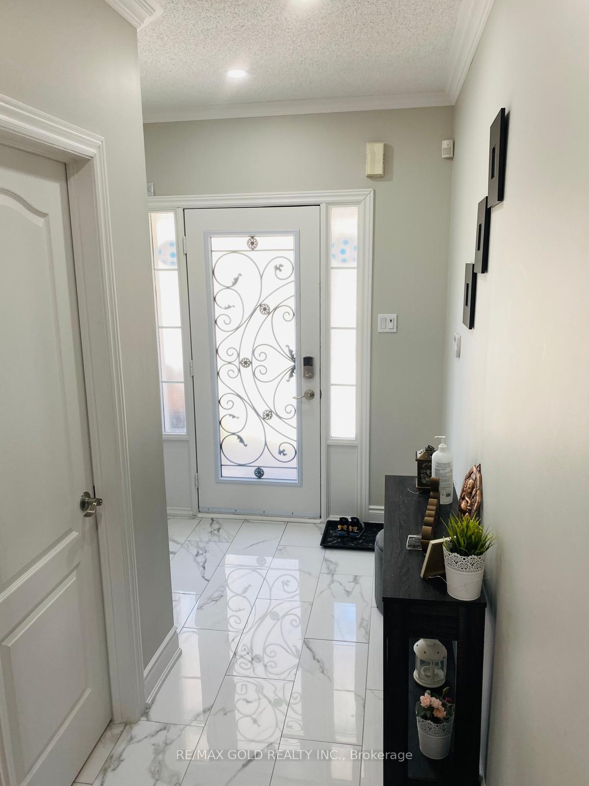 Photo 3 of Unit Upper, 110 Monaco Court, Brampton, Fletcher's Meadow — HOMEH