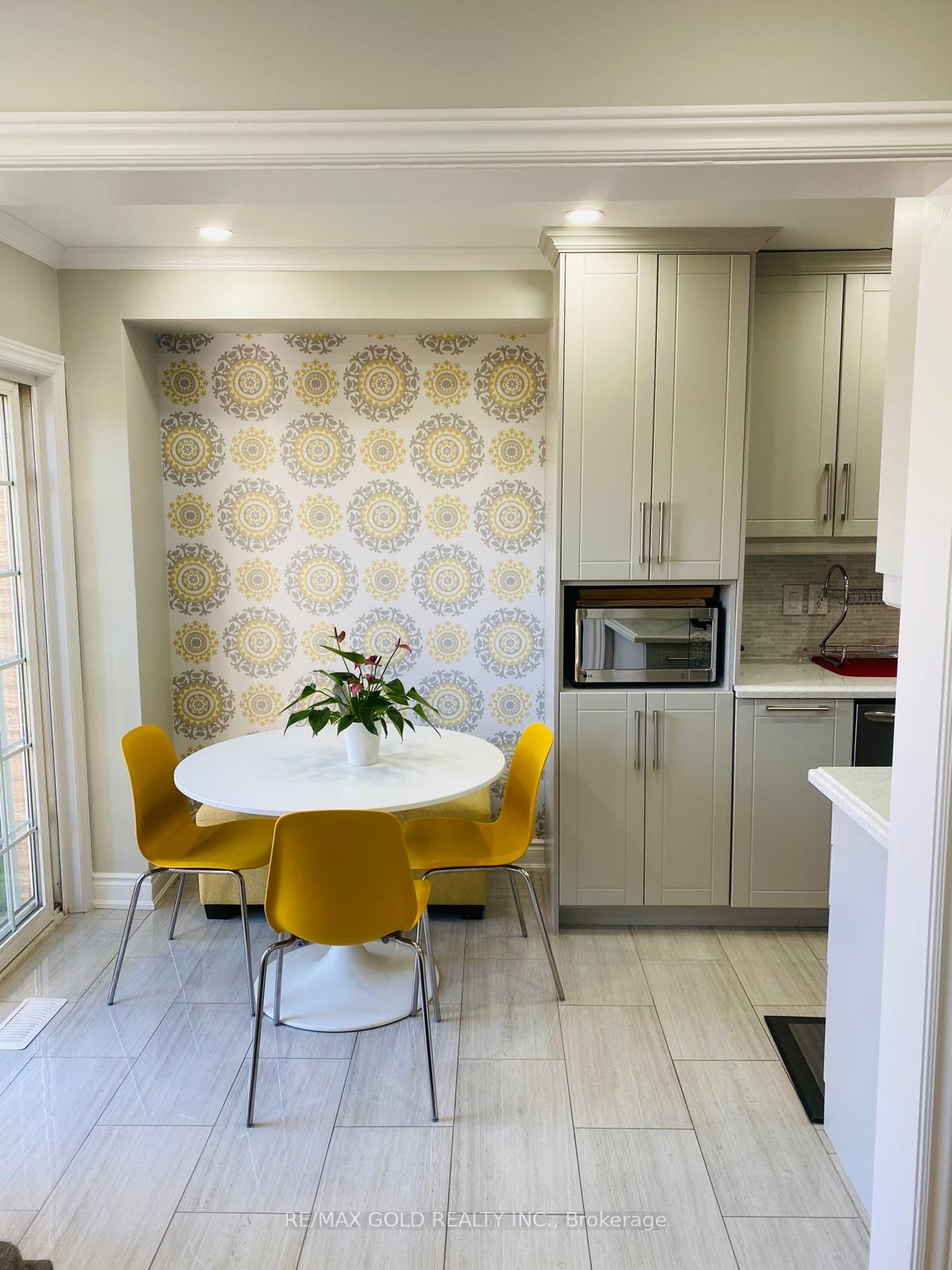 Photo 6 of Unit Upper, 110 Monaco Court, Brampton, Fletcher's Meadow — HOMEH