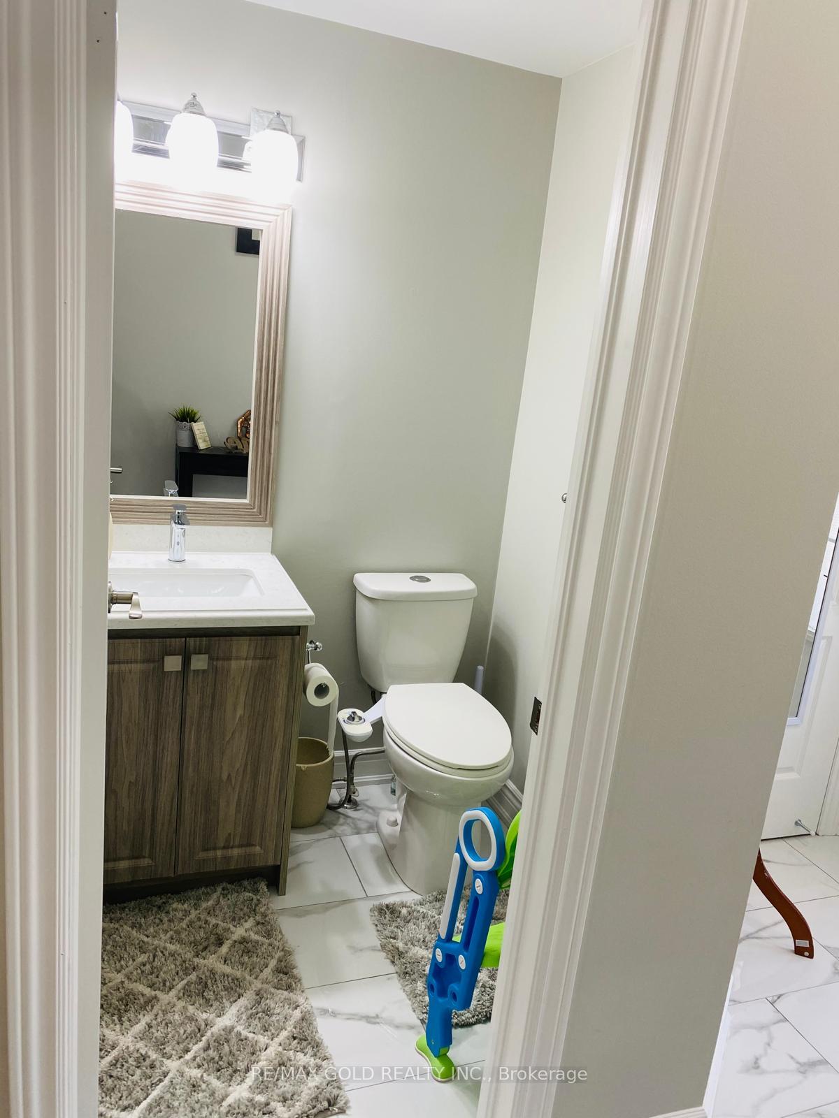 Photo 9 of Unit Upper, 110 Monaco Court, Brampton, Fletcher's Meadow — HOMEH