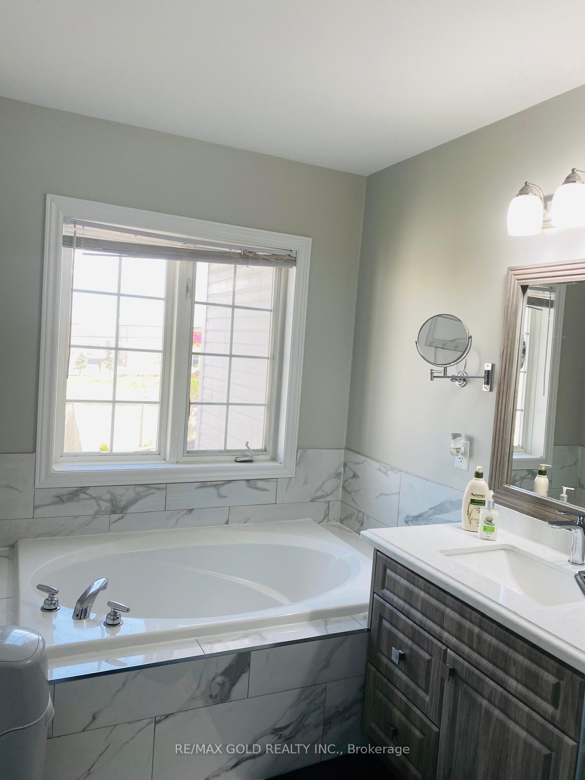 Photo 11 of Unit Upper, 110 Monaco Court, Brampton, Fletcher's Meadow — HOMEH