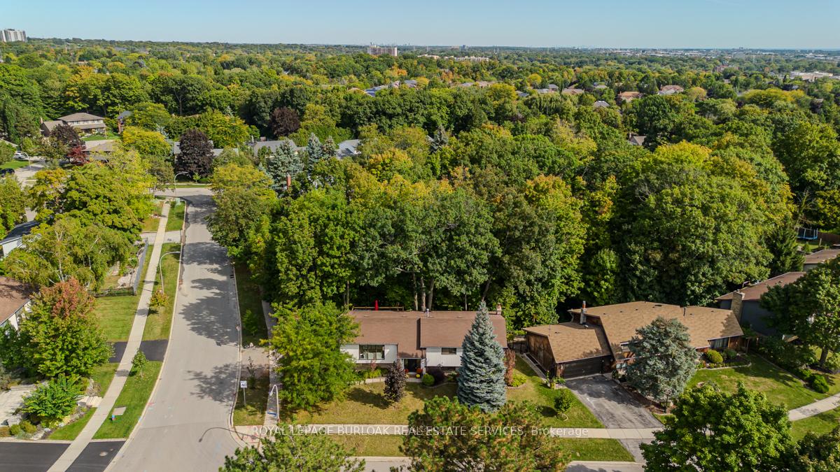 Photo 5 of 1891 Heather Hills Drive, Burlington, Tyandaga — HOMEH