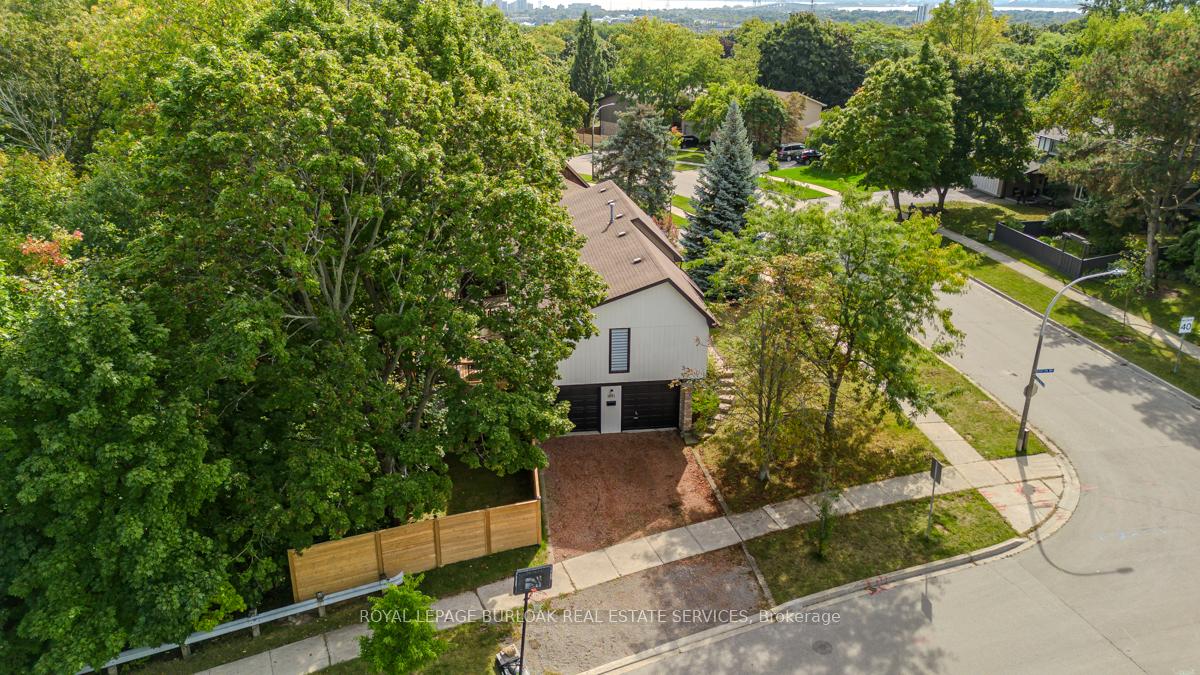 Photo 10 of 1891 Heather Hills Drive, Burlington, Tyandaga — HOMEH