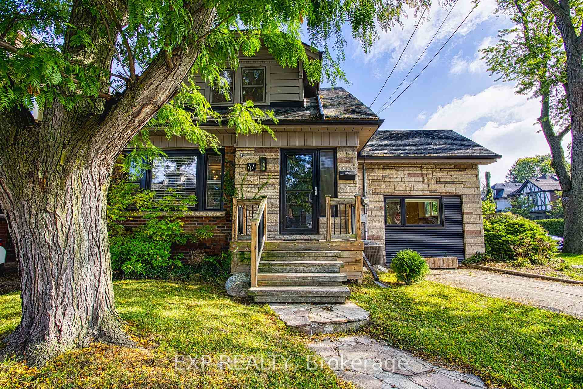 Front of 44 Paisley Avenue N