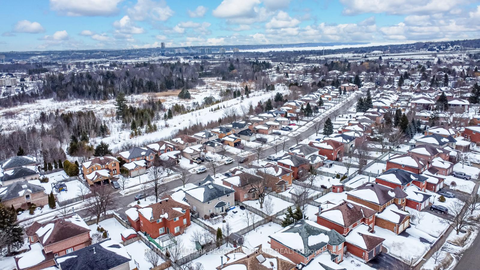 Photo 2 of 13 Bishop Drive, Barrie, Ardagh — HOMEH
