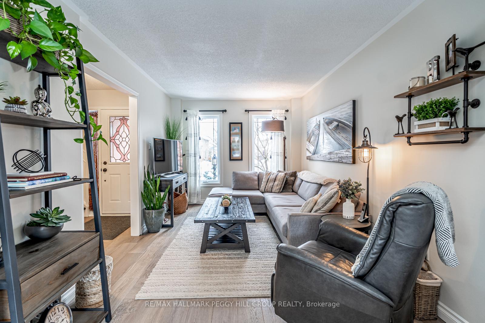 Photo 3 of 13 Bishop Drive, Barrie, Ardagh — HOMEH