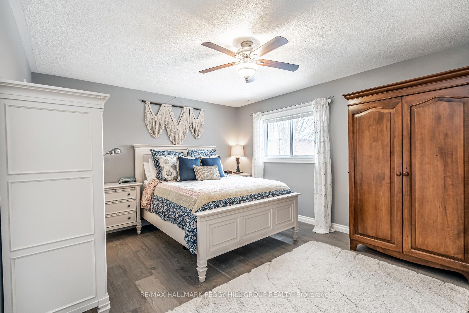 Photo 8 of 13 Bishop Drive, Barrie, Ardagh — HOMEH