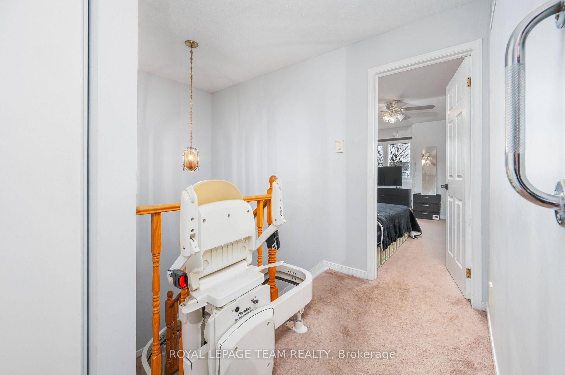 Photo 13 of 74 Royal Field Crescent, Ottawa, Barrhaven - Longfields — HOMEH
