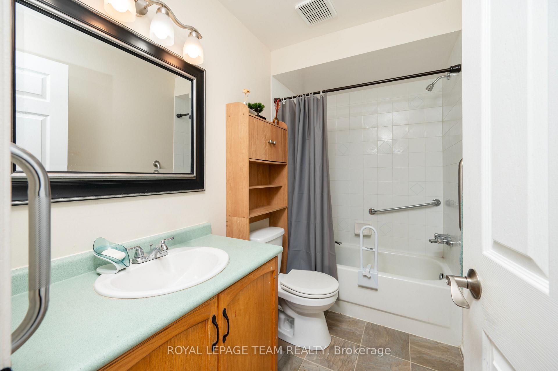 Photo 17 of 74 Royal Field Crescent, Ottawa, Barrhaven - Longfields — HOMEH