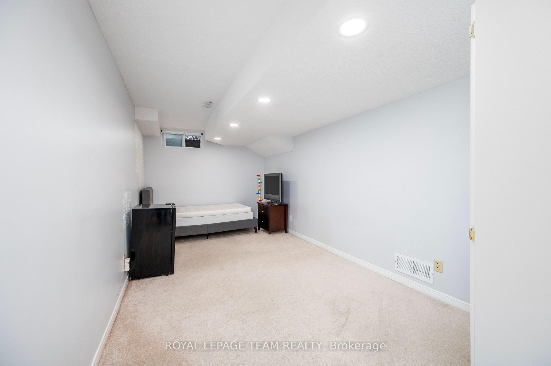 Photo 23 of 74 Royal Field Crescent, Ottawa, Barrhaven - Longfields — HOMEH