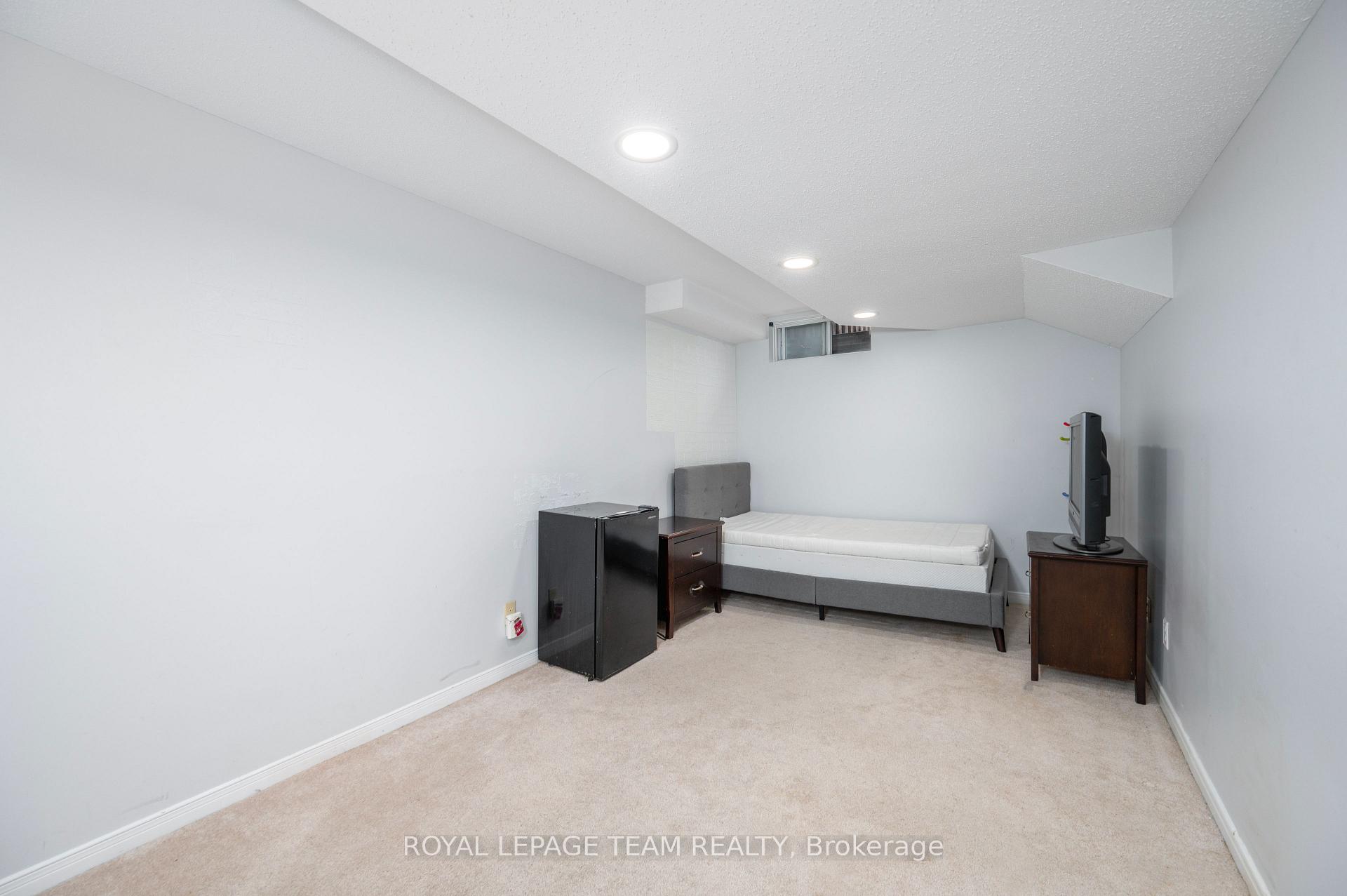 Photo 24 of 74 Royal Field Crescent, Ottawa, Barrhaven - Longfields — HOMEH