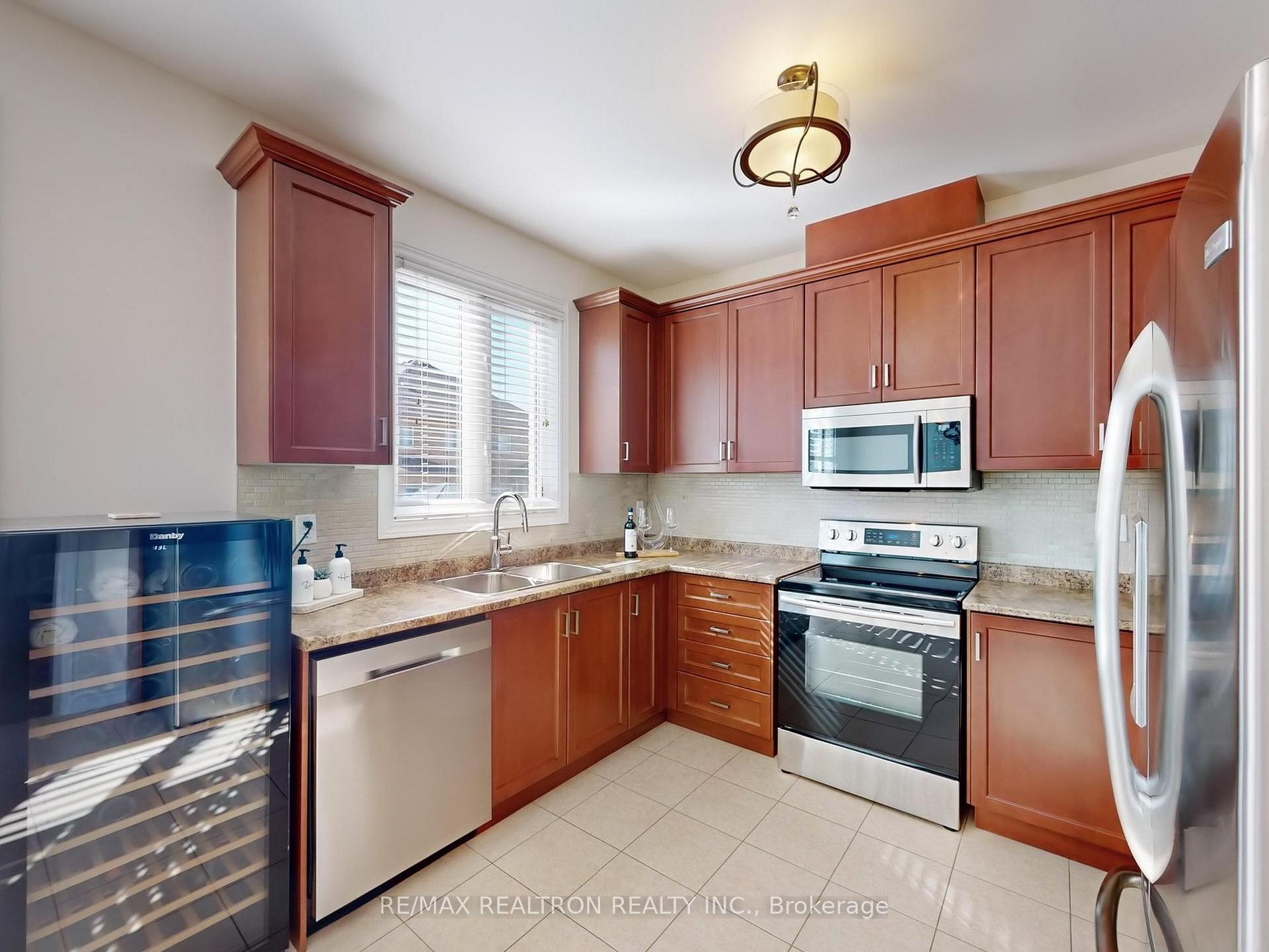 Photo 13 of 53 Via Toscana, Vaughan, Vellore Village — HOMEH