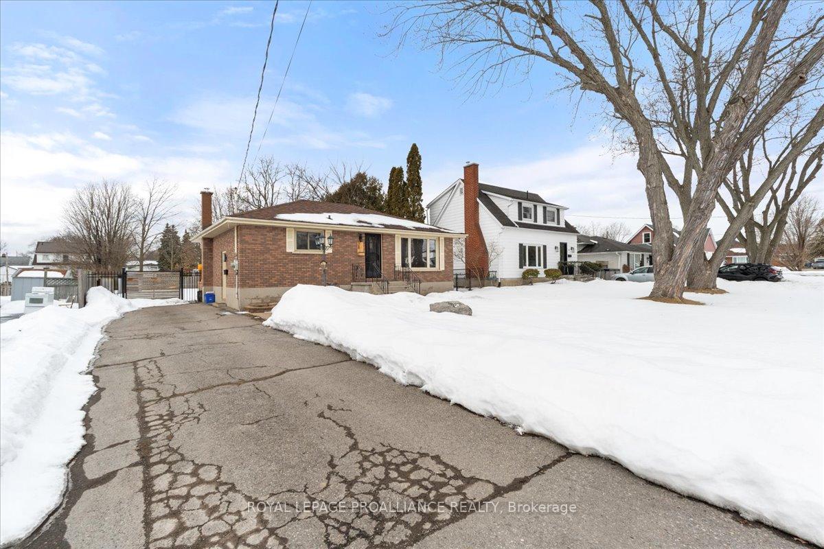 Photo 4 of 28 Glendale Road, Belleville, Belleville Ward — HOMEH