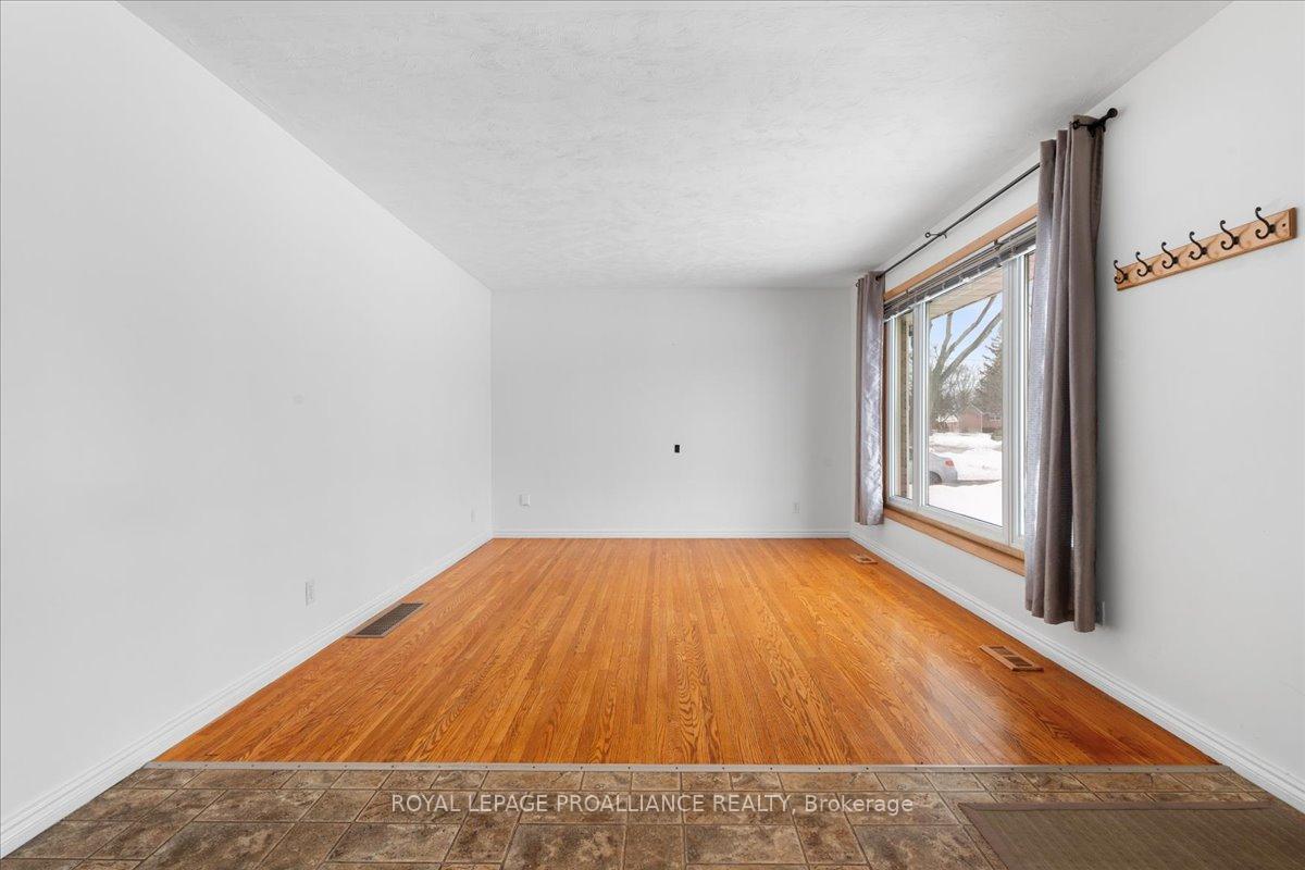 Photo 5 of 28 Glendale Road, Belleville, Belleville Ward — HOMEH