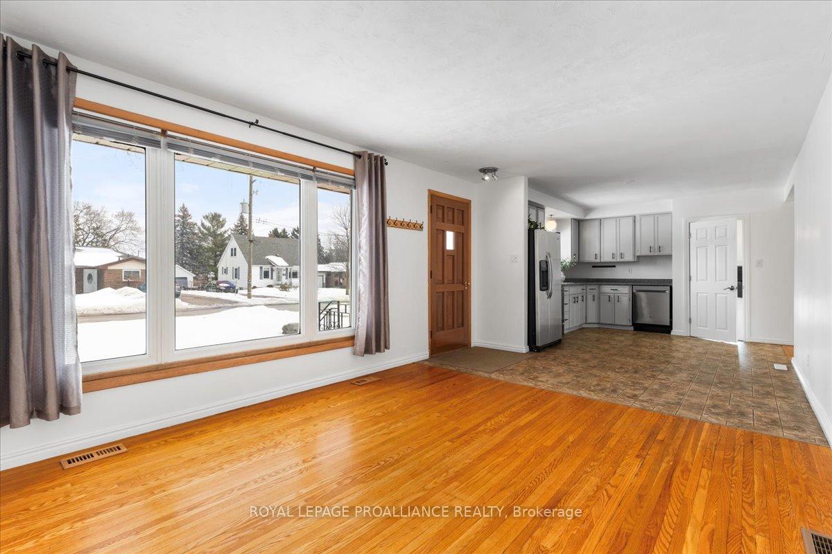 Photo 6 of 28 Glendale Road, Belleville, Belleville Ward — HOMEH