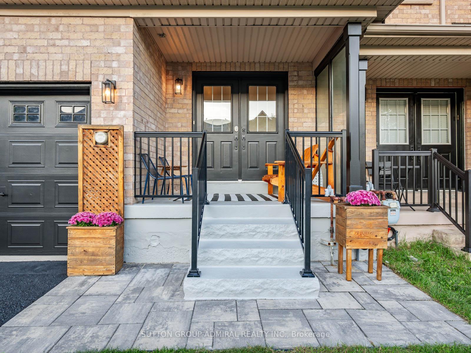 Photo 2 of 29 Daniel Reaman Crescent, Vaughan, Patterson — HOMEH