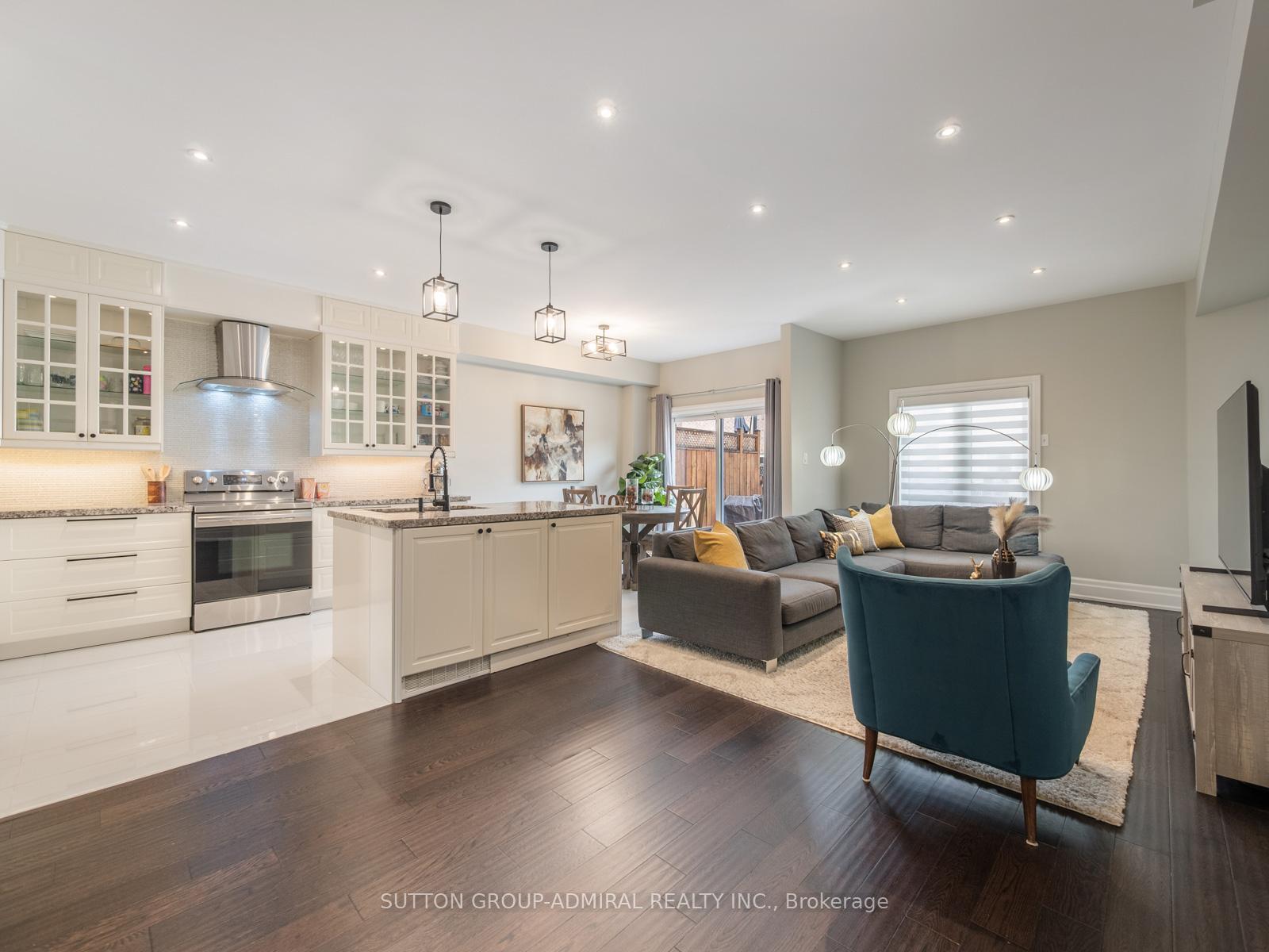 Photo 7 of 29 Daniel Reaman Crescent, Vaughan, Patterson — HOMEH