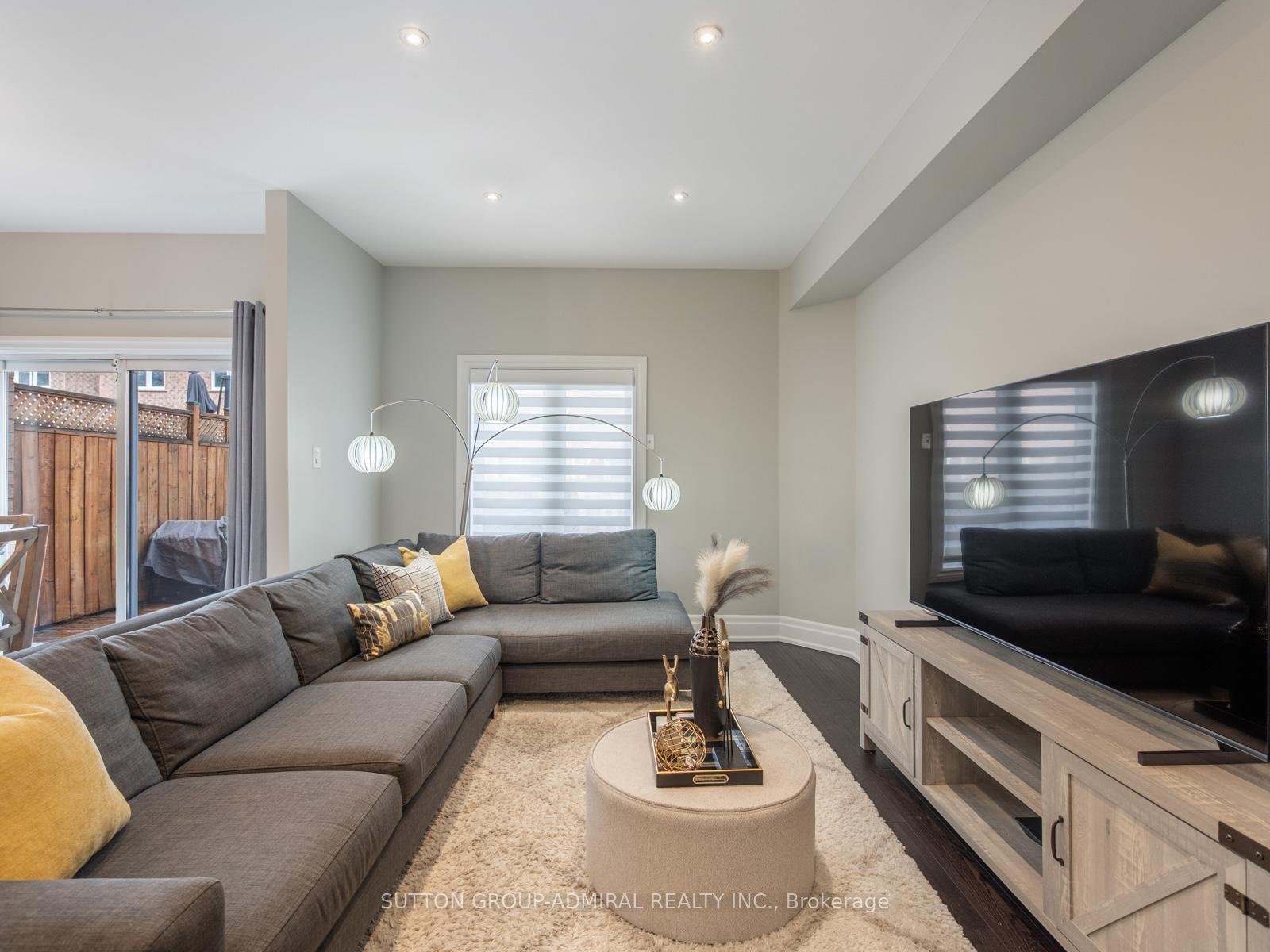 Photo 8 of 29 Daniel Reaman Crescent, Vaughan, Patterson — HOMEH
