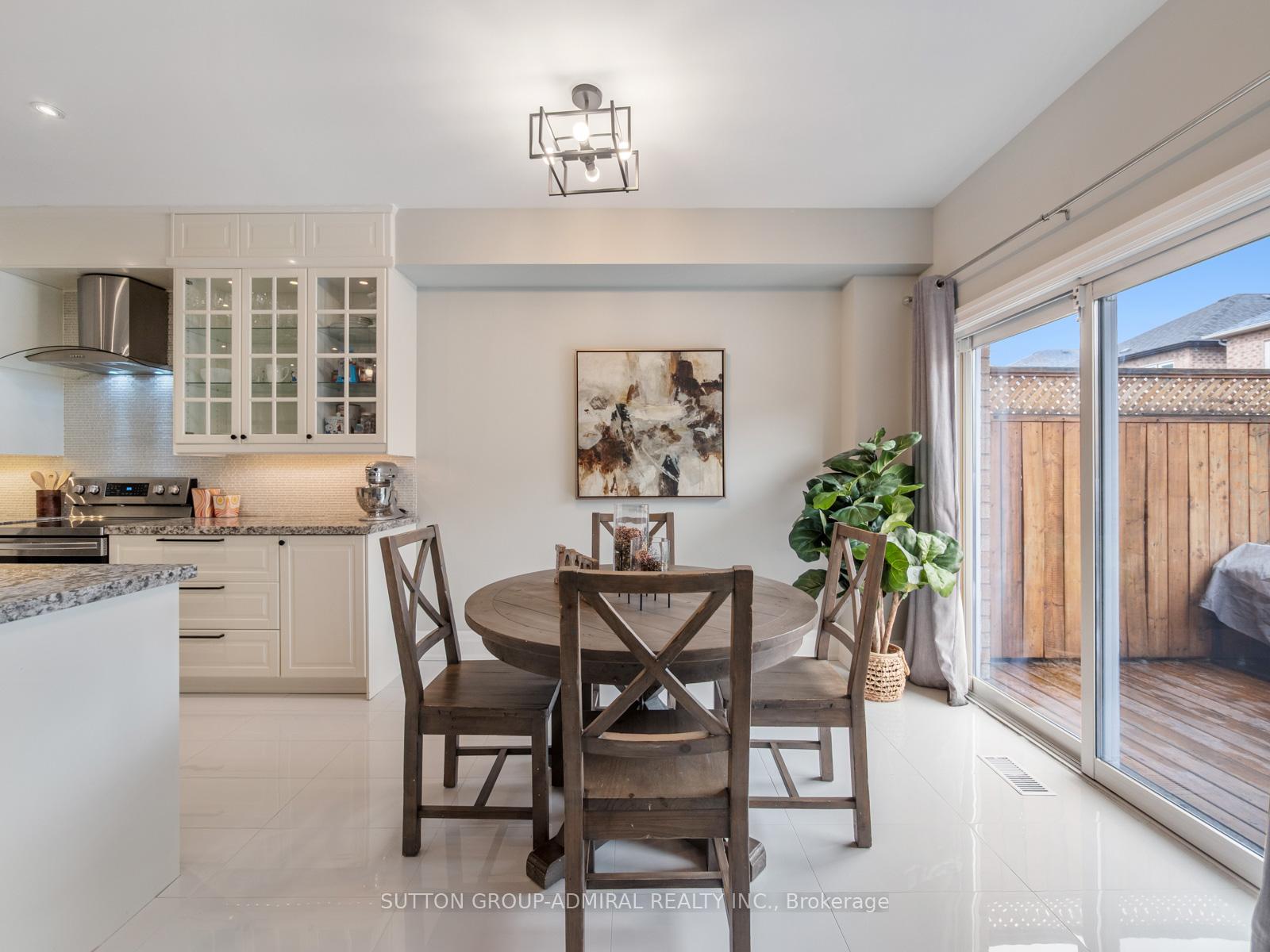 Photo 16 of 29 Daniel Reaman Crescent, Vaughan, Patterson — HOMEH