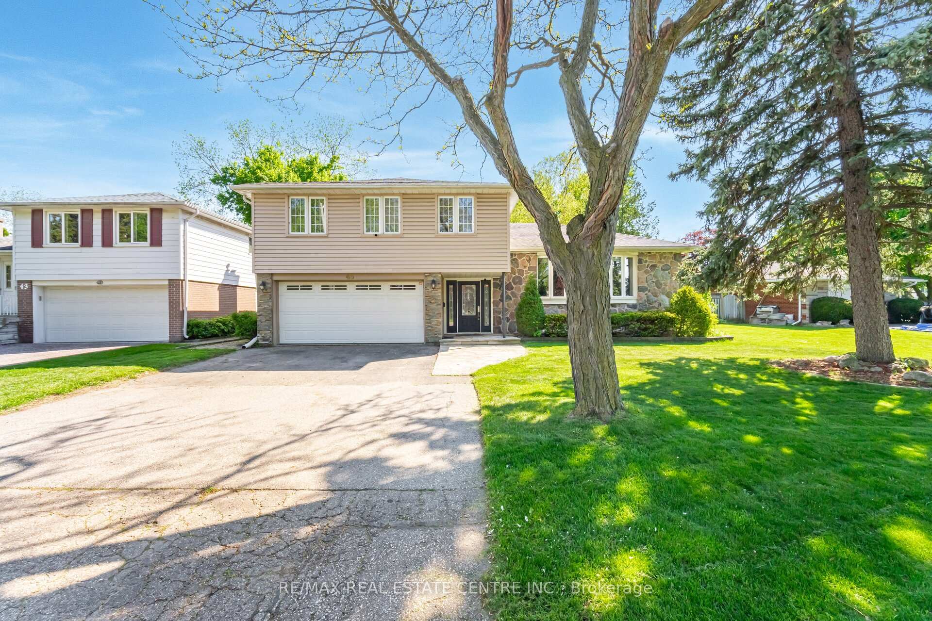 Photo 4 of 45 Core Crescent, Brampton, Brampton East — HOMEH