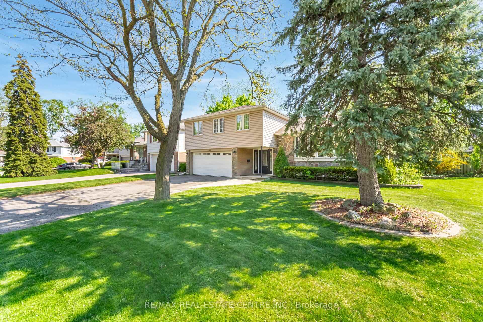 Photo 5 of 45 Core Crescent, Brampton, Brampton East — HOMEH