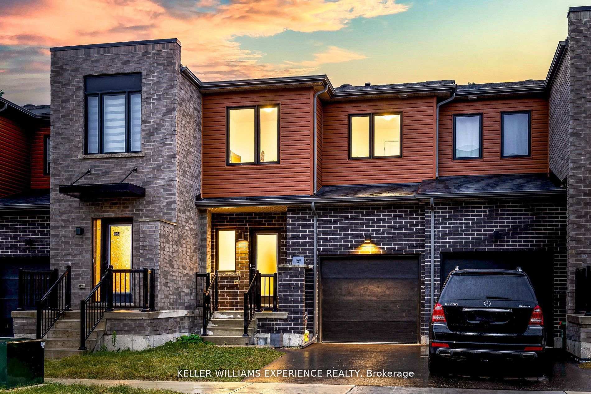 Photo 2 of 137 Turnberry Lane, Barrie, Painswick South — HOMEH