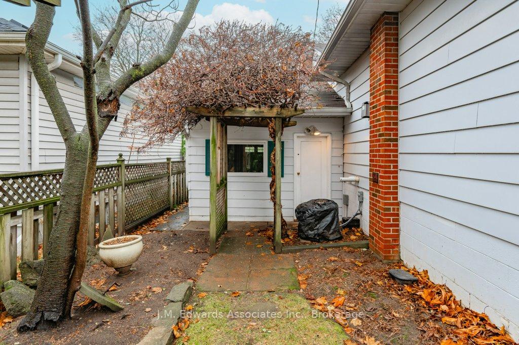 Photo 6 of 481 Townsend Avenue, Burlington, LaSalle — HOMEH