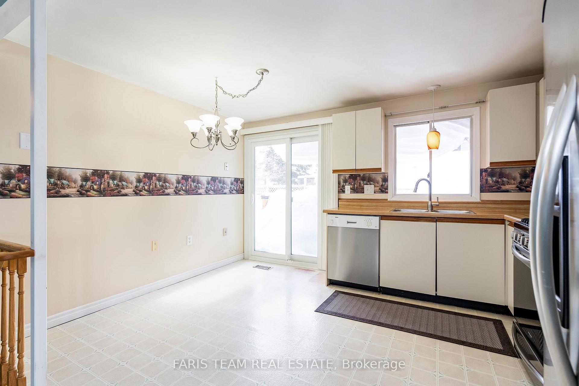 Photo 5 of 9 Ford Street, Barrie, Sunnidale — HOMEH