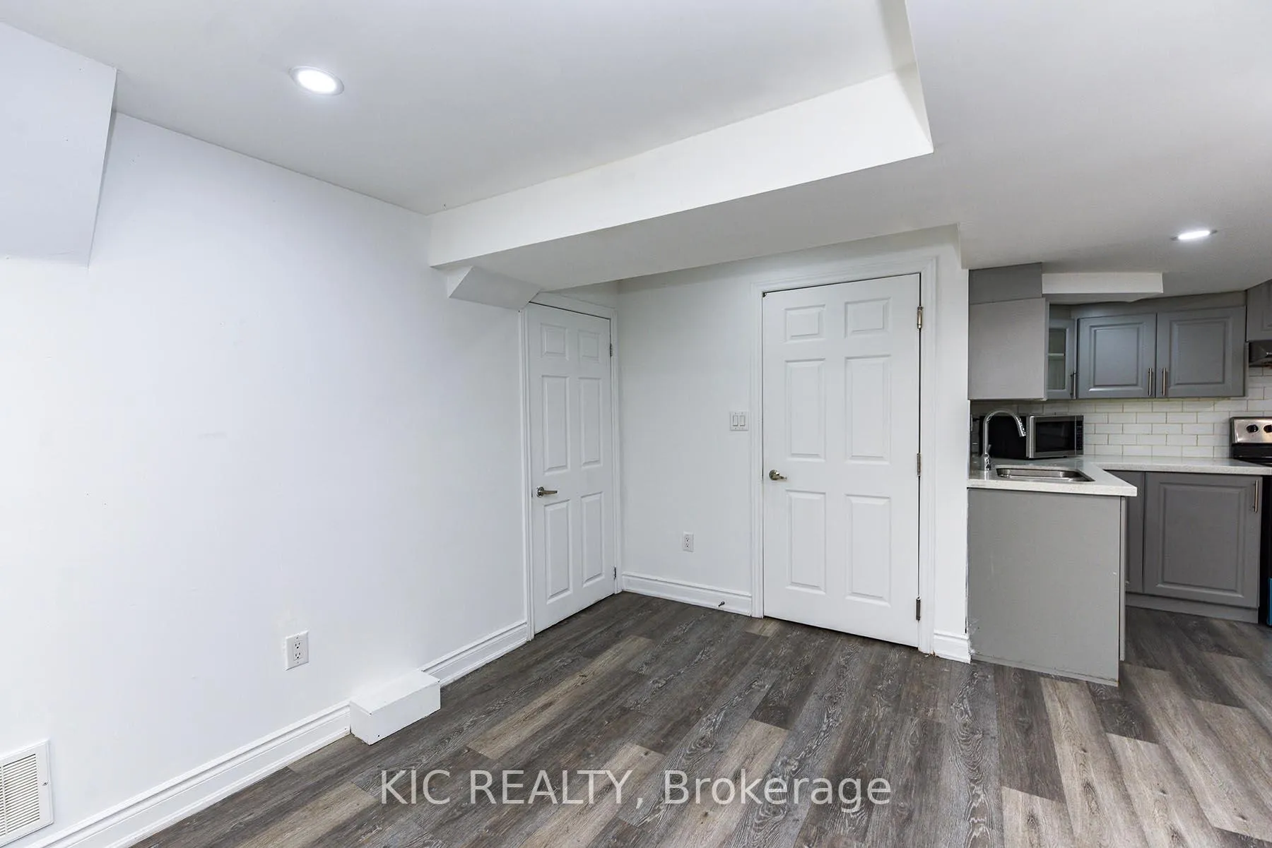 Photo 1 of 14 Paramount Place, Brampton, Fletcher's West — HOMEH