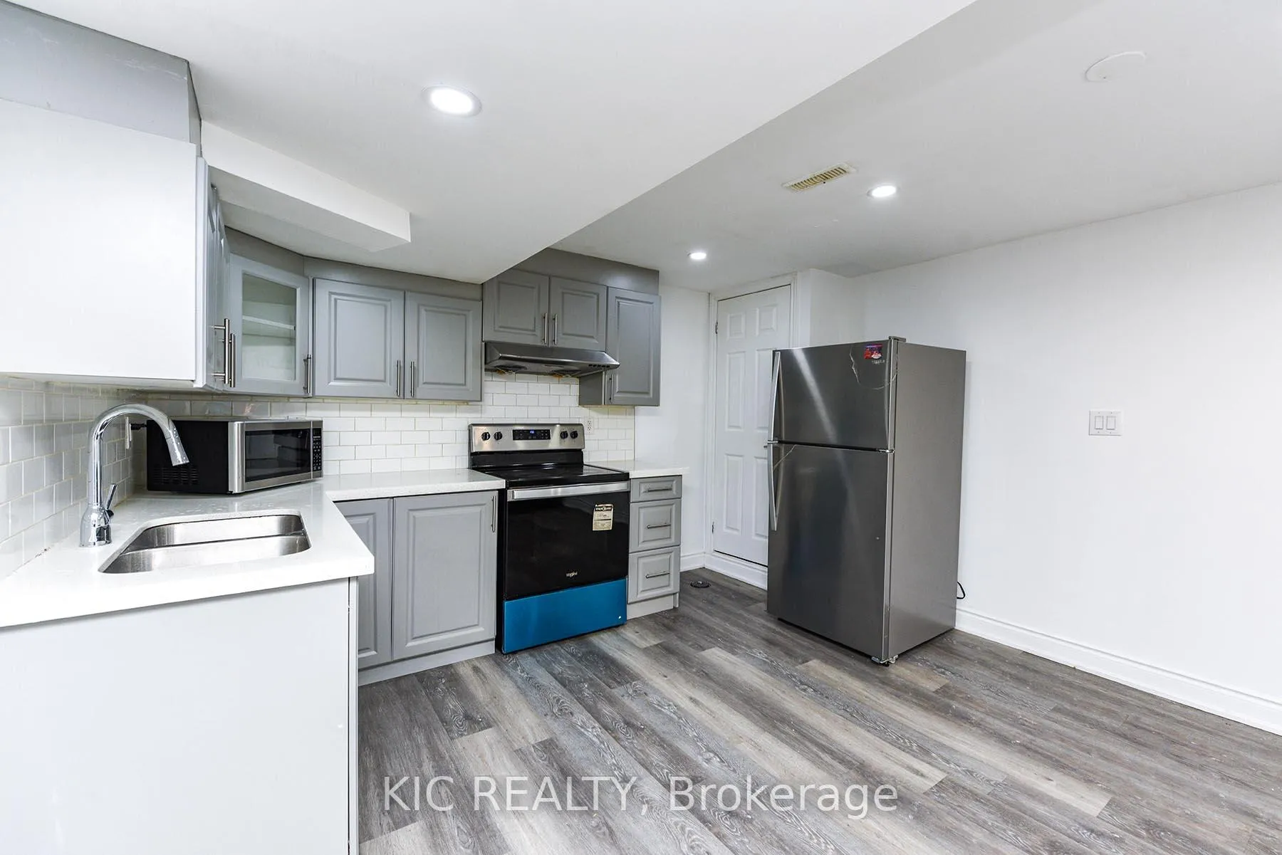 Photo 6 of 14 Paramount Place, Brampton, Fletcher's West — HOMEH