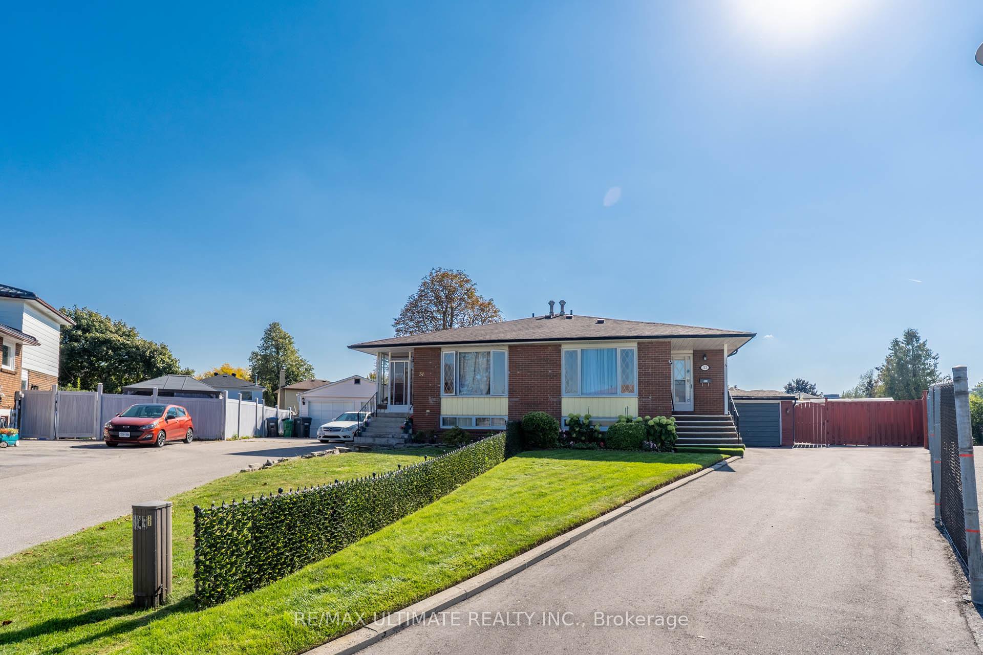 Photo 3 of 33 Forsythia Road, Brampton, Southgate — HOMEH