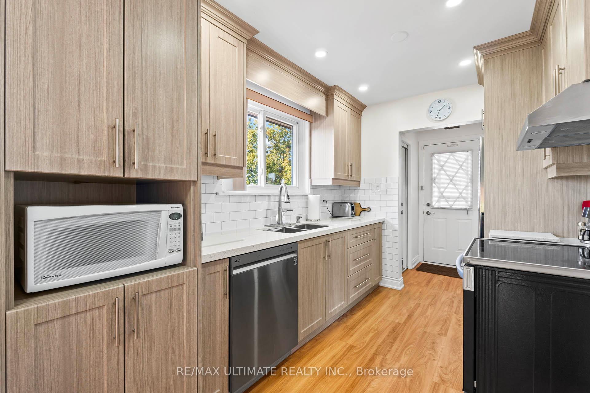Photo 4 of 33 Forsythia Road, Brampton, Southgate — HOMEH
