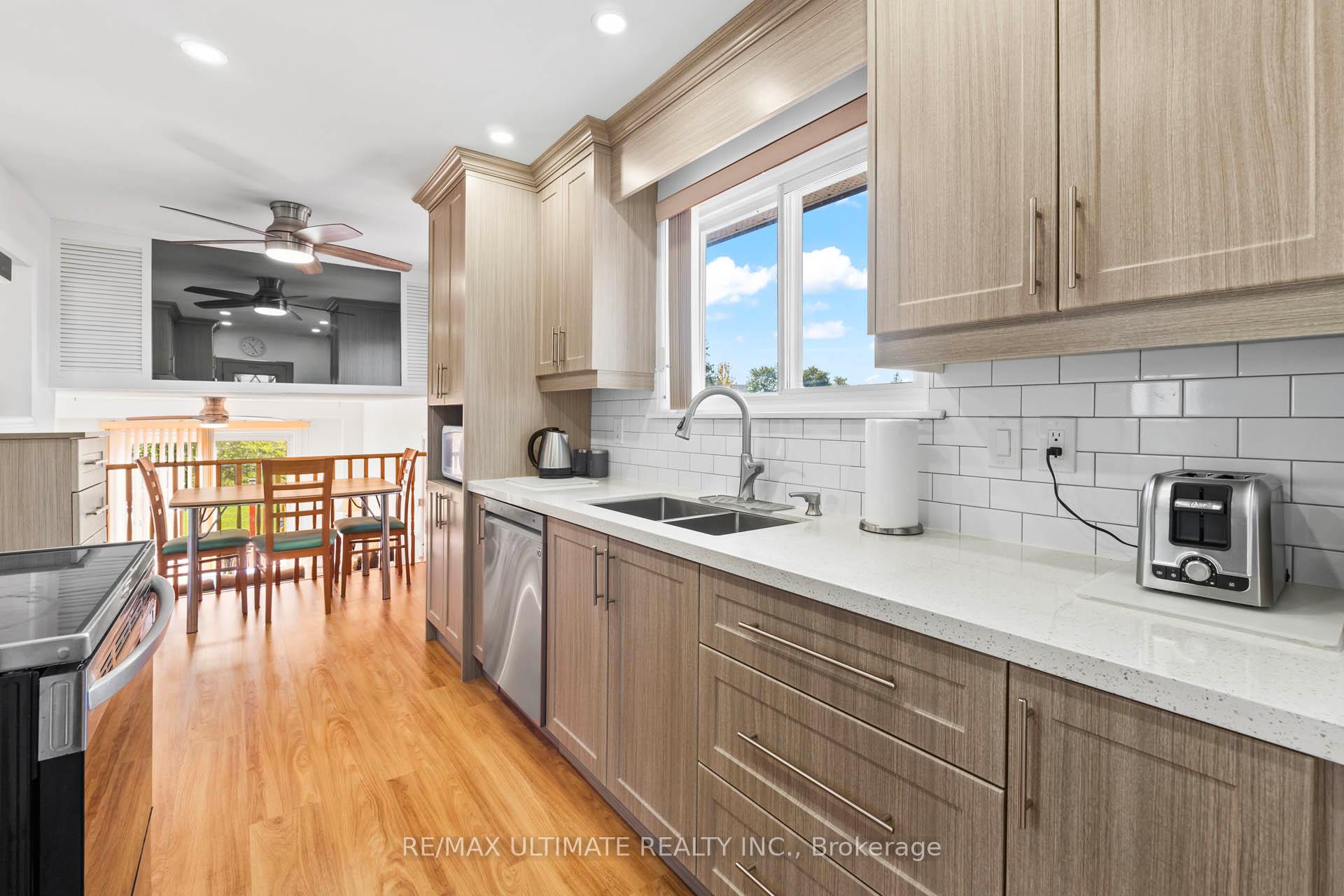 Photo 5 of 33 Forsythia Road, Brampton, Southgate — HOMEH