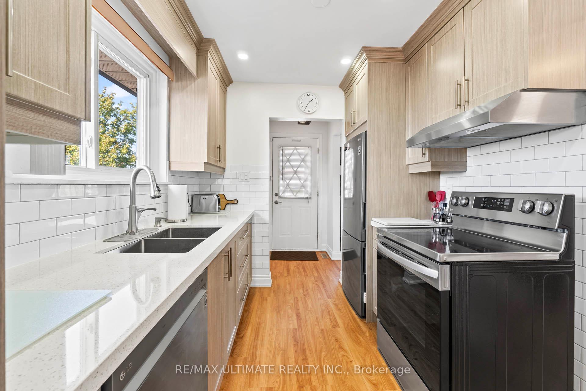 Photo 6 of 33 Forsythia Road, Brampton, Southgate — HOMEH